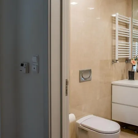 Plum Guide - Abel Apartment Lissabon